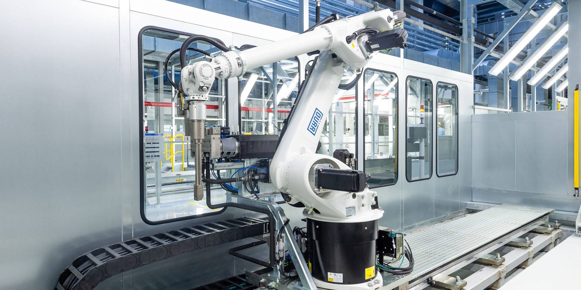 Dürr offers efficient robot systems for all gluing and sealing processes 